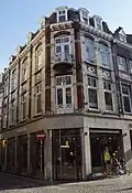 Winkel-woonhuis met kenmerken van de art deco