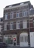 Woonhuis met poort