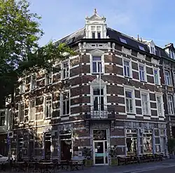 Nr. 38 / hoek Stationsstraat