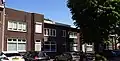 Complex van zeven middenstandswoningen