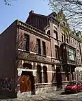 Woonhuis in rijke, neogotische stijl