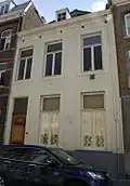 Huis met lijstgevel.