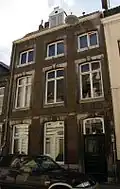 Huis met lijstgevel.