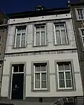 Huis met lijstgevel.