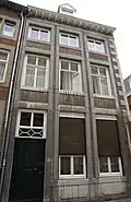 Huis met lijstgevel.