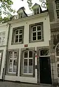 Huis met lijstgevel en jaarsteen 1784.