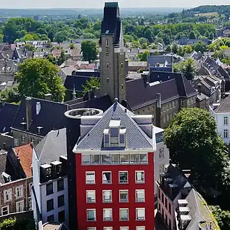 Kanunnikencour en Oud Gouvernement, gezien vanaf de Sint-Janstoren (2015)