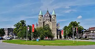 Koningin Emmaplein en Sint-Lambertuskerk