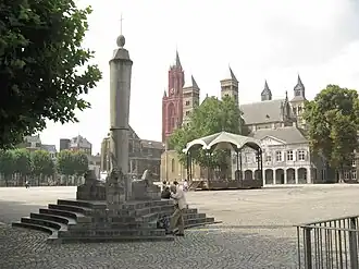 Luikse perroen (1955), Maastricht