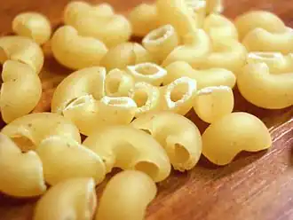 ongekookte macaroni