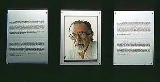 In memoriam voor Manolis Andronikos bij de koninklijke graven in Vergina