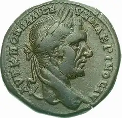 Portret van keizer Macrinus op een bronzen munt uit Moesia Inferior met opschrift: AVT K M ΟΠΕΛΛΙ CEVH MAKPINOC AV