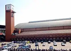 De zijgevel van de vroegere hal