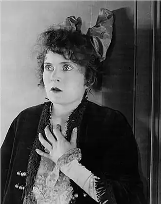 Mae Marsh in Sunshine Alley