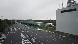 Maglev-trein nadert het vliegveld van Shanghai