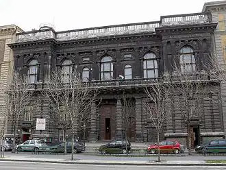 Het hoofdgebouw op Andrássy út 69