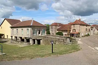 Gemeentehuis en lavoir (openbare wasplaats)