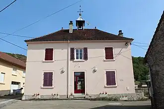 Het voormalige gemeentehuis van Essia