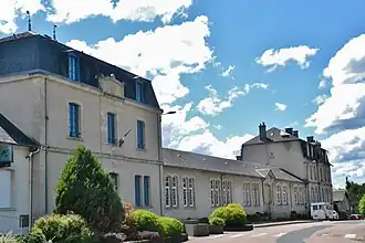 Gemeentehuis en school