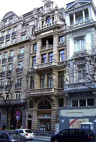 Gebouw aan de straat: Hier ist in den kater en de kat