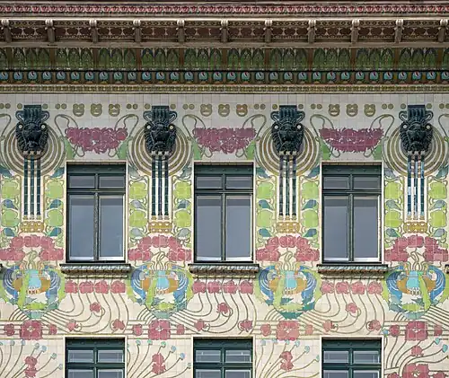 Bloem ontwerp op de facade van het Majolikahaus, Wenen – Alois Ludwig (1898)