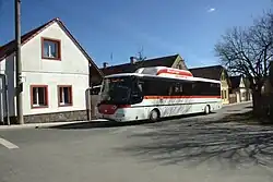 Bus in het dorp (2017)