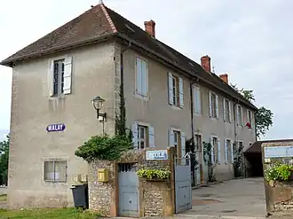 Gemeentehuis en school