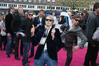 Malcolm Lincoln tijdens de openingsceremony van het Eurovisiesongfestival 2010