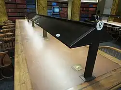 In een Engelse bibliotheek