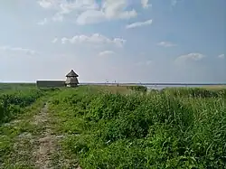 Mandenmakershut Mandjeswaard met uitzicht op Zwarte Meer