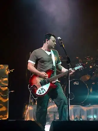 James Dean Bradfield tijdens een Manics-concert in Londen (2005)