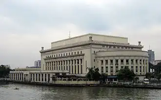 Het postkantoor gezien vanaf de Pasig