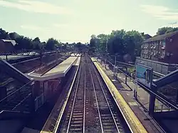 Sporen en perrons van de Great Eastern Main Line.
