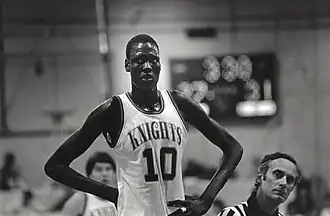 Manute Bol bij de Bridgeport Knights, 1984