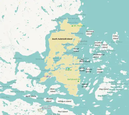 Kaart van South Aulatsivik Island met aanduiding van het centraal gelegen Kolotulik Lake