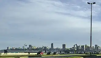 Stedelijk silhouet vanuit het noorden