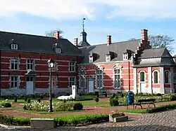 Kasteel Cartier: portiek, kasteel, onderbouw van de muren, uitgezonderd de duiventil