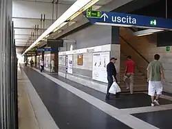 Het oostelijke perron voor de metro's richting Laurentina.