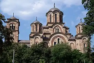 De kerk bezien vanuit het Arhiepiskopa Danila-park