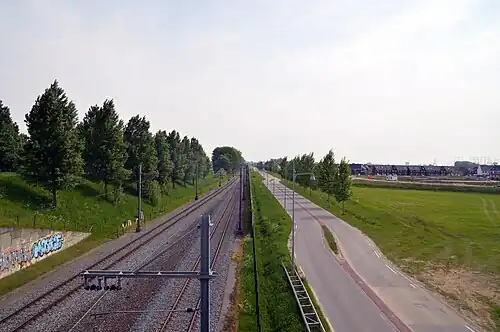 Margaretha van Mechelenweg met de treinverbinding Arnhem-Nijmegen