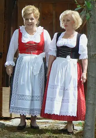 Margot en Maria Hellwig (links) in 2007