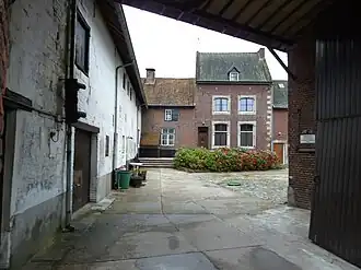 Binnenplaats met de woonvleugel