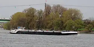 De Maria Valentine met het blauwe bord omhoog op de Rijn bij Keulen