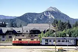 Station Gösing met de berg Ötscher.