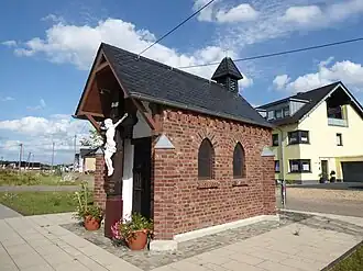 De van het oude naar het nieuwe dorp verplaatste Maria-kapel