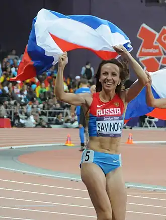 Savinova viert haar gouden medaille tijdens de OS van 2012 (Op 10 februari 2017 werd Savinova voor vier jaar geschorst wegens dopinggebruik, bovendien werd haar de Olympische medaille ontnomen)
