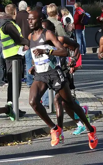 Mark Korir op weg naar zijn overwinning bij de marathon van Frankfurt in 2016
