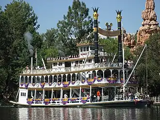 De Mark Twain Riverboat in het Disneyland Park in Anaheim