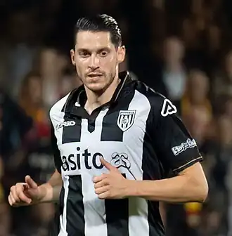 Vejinović in 2023 met Heracles Almelo