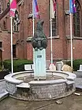 Fontein met beeld De Beer of Habemus Ursum
